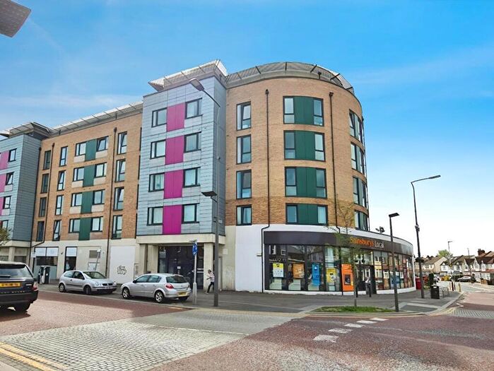 2 Bedroom Flat For Sale In London Road, Saxon House, SM6