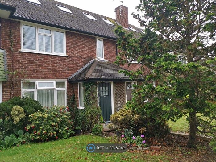 4 Bedroom Maisonette To Rent In Beaulieu Close, Twickenham, TW1