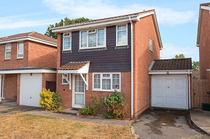 3 Bedroom Detached House For Sale In Fieldside Close, Farnborough, Orpington, Kent, BR6