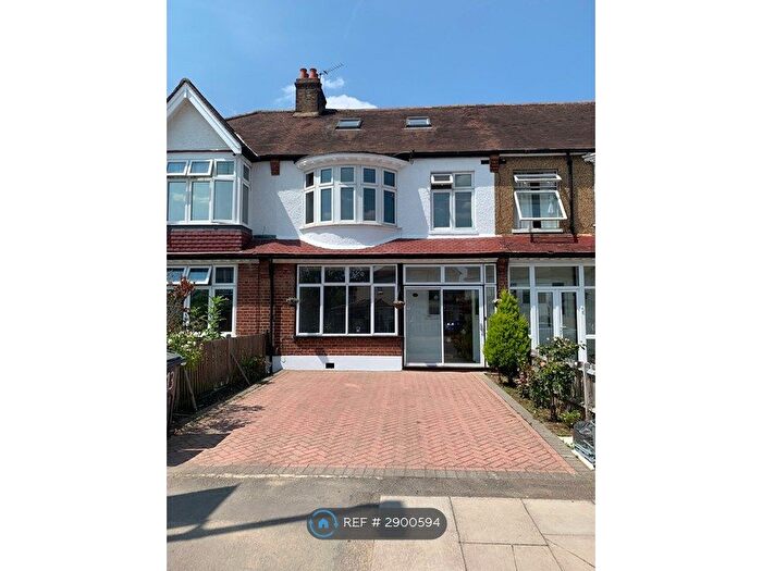 4 Bedroom Terraced House To Rent In Links Avenue, Morden, SM4