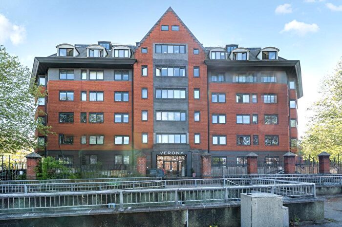 2 Bedroom Flat To Rent In Slough, Berkshire, SL1