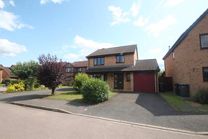 3 Bedroom Detached House To Rent In Pear Tree Close, Lower Stondon, Henlow, SG16
