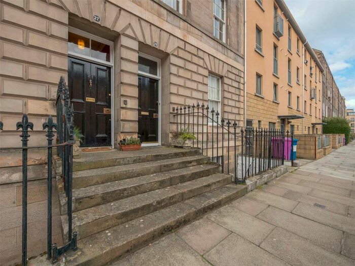 2 Bedroom Flat To Rent In Pitt Street, Edinburgh, EH6