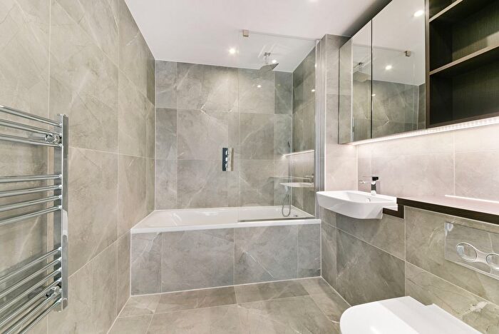 3 Bedroom Flat To Rent In Mitre Yard, North Kensington, London, NW10