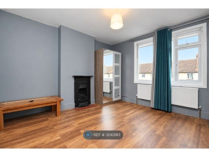 2 Bedroom Semi-Detached House To Rent In Hazel Road, Erith, DA8