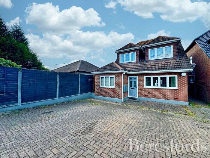 4 Bedroom Detached House For Sale In Lambs Lane South, Rainham, RM13
