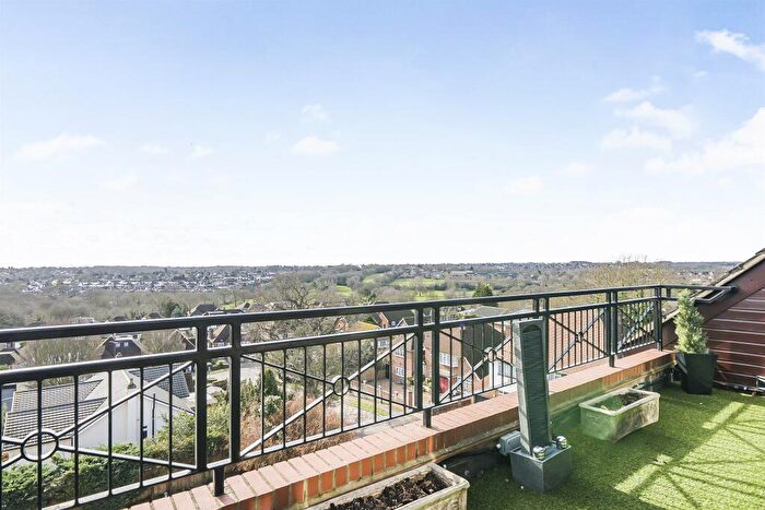 3 Bedroom Penthouse For Sale In Crescent Road, Enfield, EN2