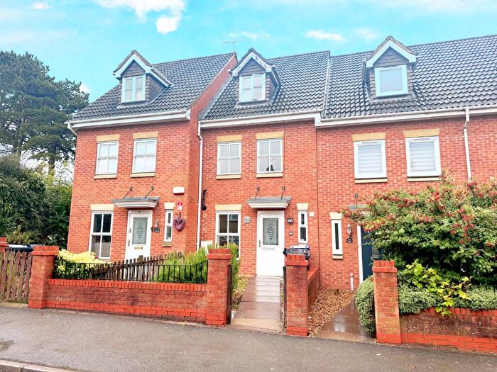 3 Bedroom Town House For Sale In Balfour Road, Queens Park, Northampton, NN2