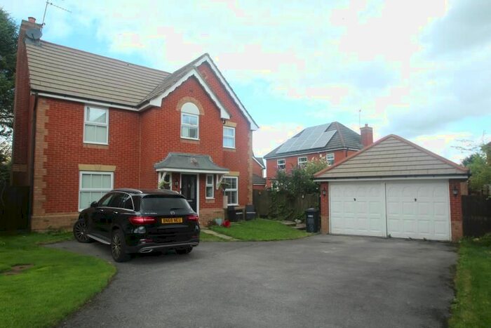 4 Bedroom Semi-Detached House To Rent In Birk Crag Court, Harrogate, HG3