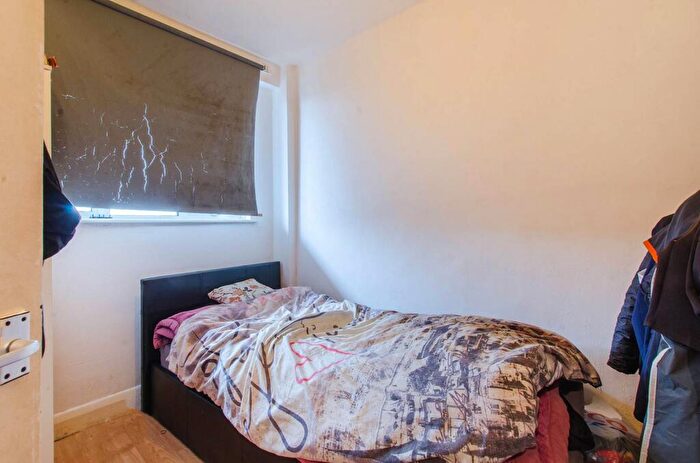 2 Bedroom Flat For Sale In Peckham Rye, Peckham, London, SE15