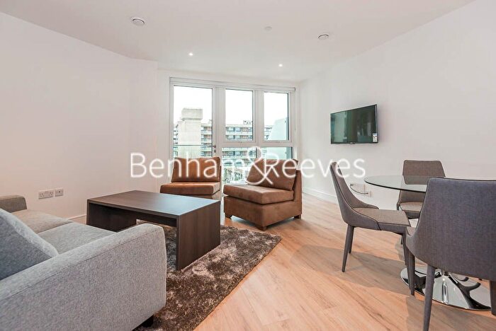 2 Bedroom Flat To Rent In Sovereign Court, Hammersmith, W6
