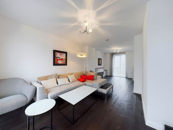 4 Bedroom House To Rent In Corner Mead, Colindale, NW9