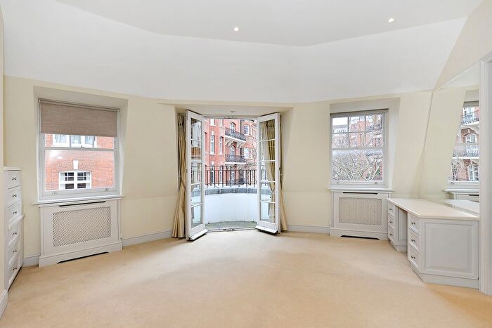 3 Bedroom Terraced House To Rent In D'oyley Street, London, SW1X