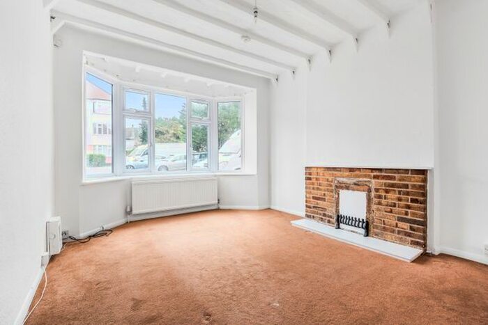 2 Bedroom Flat To Rent In Chinbrook Road, London, SE12