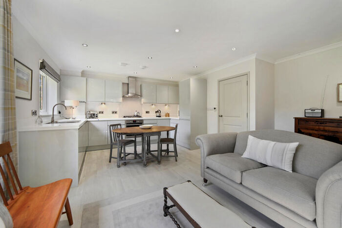 2 Bedroom Apartment To Rent In Victoria Way, Weybridge, KT13