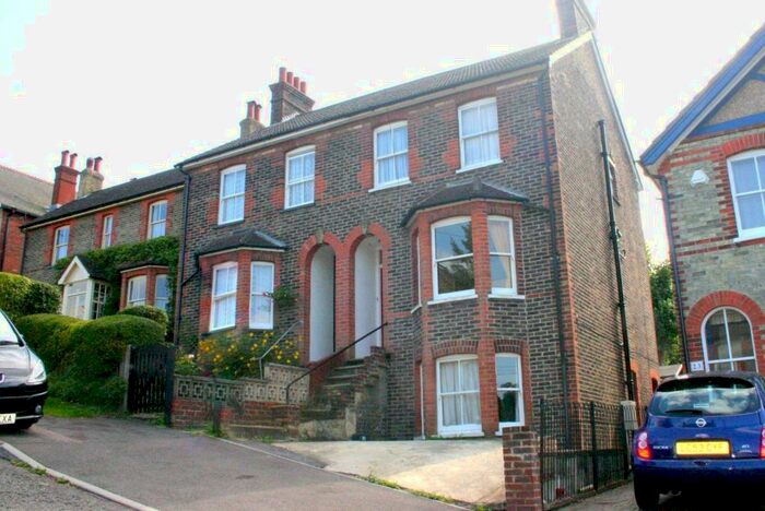 1 Bedroom Flat To Rent In Bedroom Flat In Caterham Valley, CR3