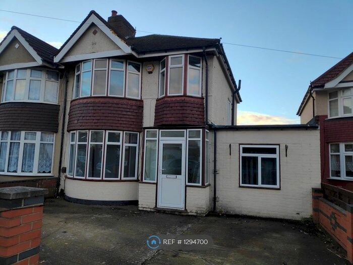 3 Bedroom Semi-Detached House To Rent In Ashton Gardens, Hounslow TW4