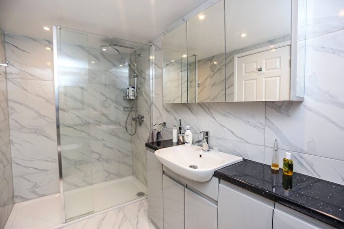 2 Bedroom Flat For Sale In Princes Road, Heaton Mersey, Stockport, SK4