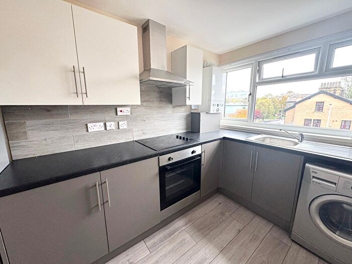 1 Bedroom Flat To Rent In Laisteridge Lane, Bradford, BD7