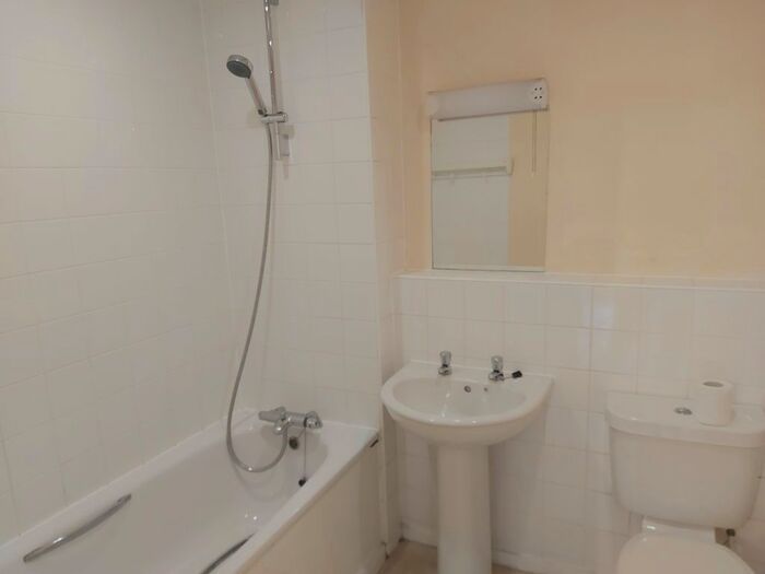 2 Bedroom Flat To Rent In Groom House, Hemel Hempstead, HP2