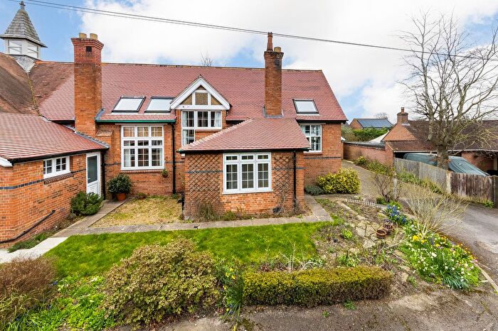 4 Bedroom Semi Detached House For Sale In School Lane, Harwell, OX11