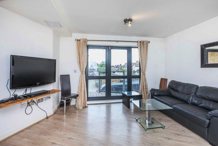 2 Bedroom Flat To Rent In Parham Drive, Ilford, IG2