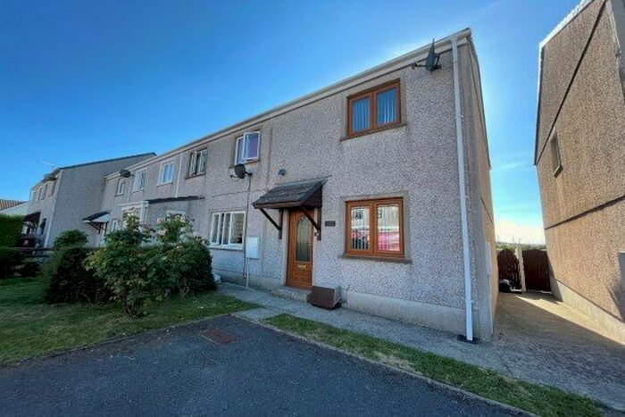 2 Bedroom Property To Rent In Howells Close, Pembroke, SA71