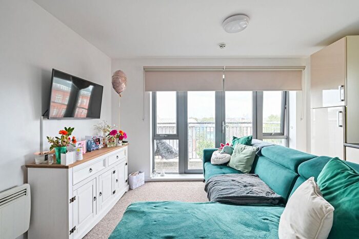 1 Bedroom Flat For Sale In Thomas Fyre Drive, Bow, London, E3