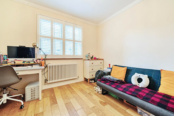 2 Bedroom Terraced House For Sale In Green Road, Whetstone, N20