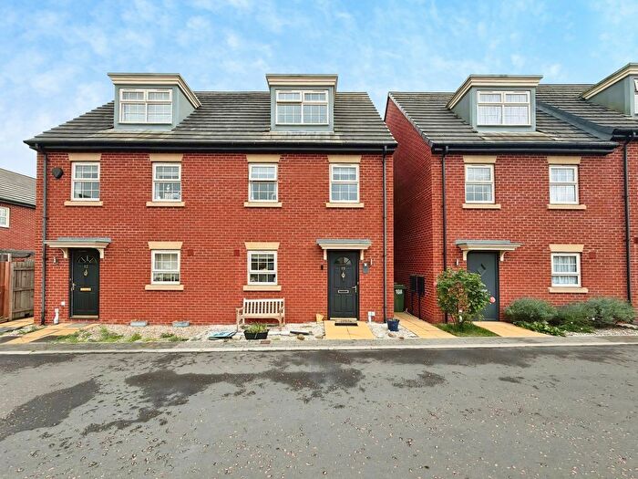 3 Bedroom Semi Detached House For Sale In Stoborough Crescent, Pontefract, WF7