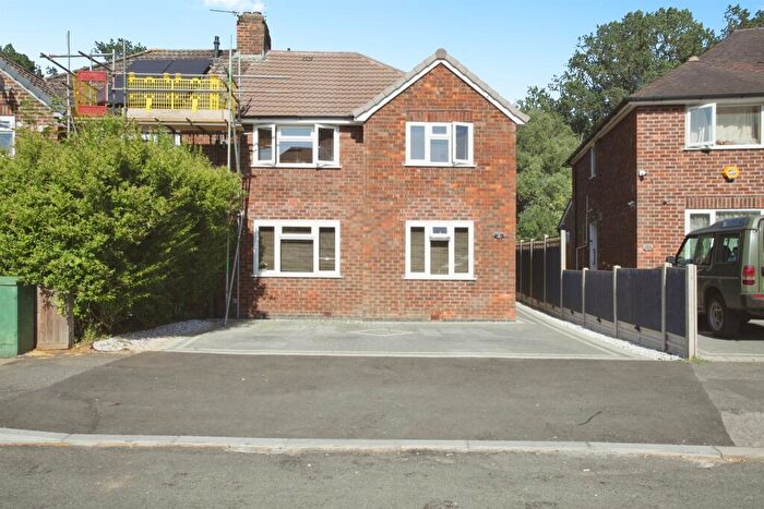 3 Bedroom Semi-Detached House For Sale In Meadow Road, Rugby, CV21