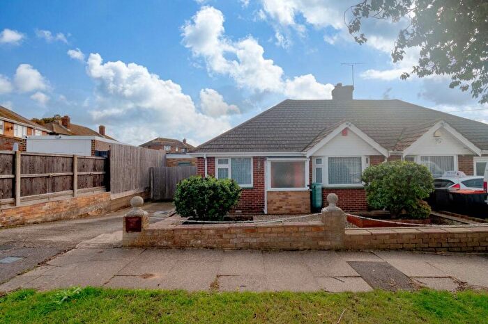 2 Bedroom Bungalow For Sale In Hawes Avenue, Ramsgate, Kent, CT11