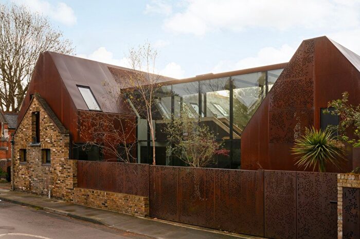 4 Bedroom Link Detached House For Sale In Kew House, Kew, TW9