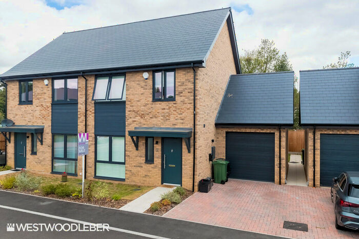 3 Bedroom Semi-Detached House To Rent In New River Gardens, Broxbourne, EN10