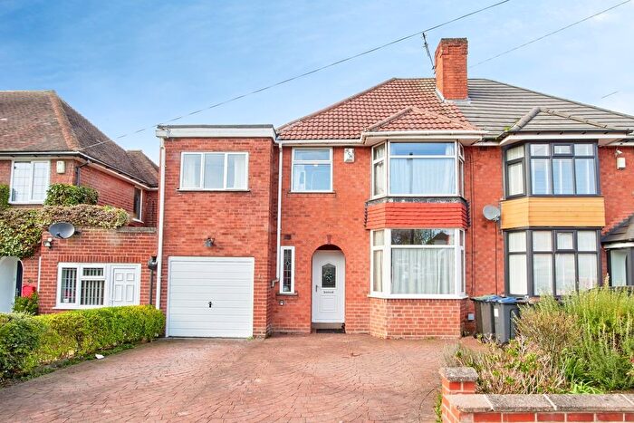 5 Bedroom Semi Detached House For Sale In Lindsworth Road, Birmingham, West Midlands, B30