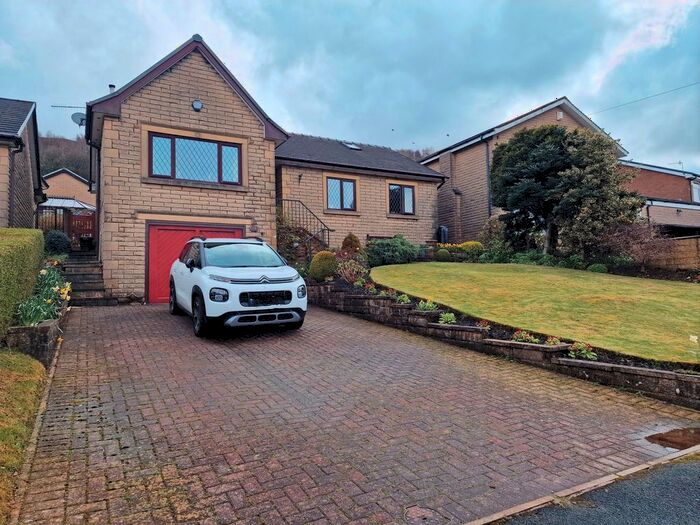 3 Bedroom Detached Bungalow For Sale In Dale Avenue, Todmorden, OL14