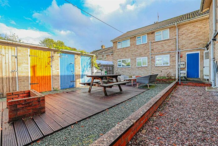 2 Bedroom Apartment To Rent In Hilldown Road, Hemel Hempstead, HP1