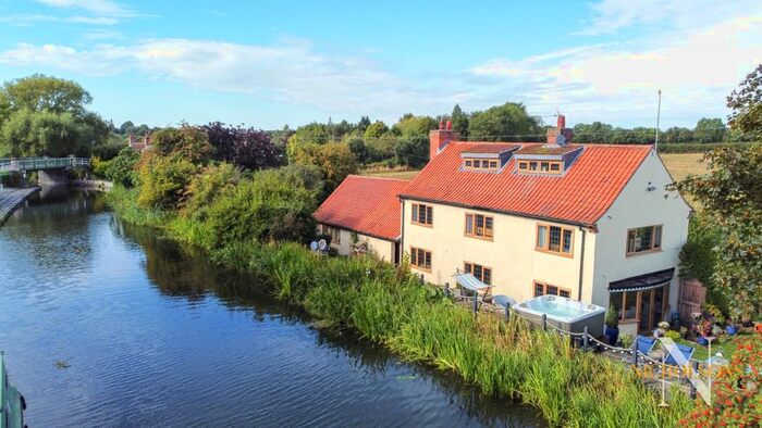 4 Bedroom Detached House For Sale In Wheatley Road, Clayworth, Retford, Nottinghamshire, DN22