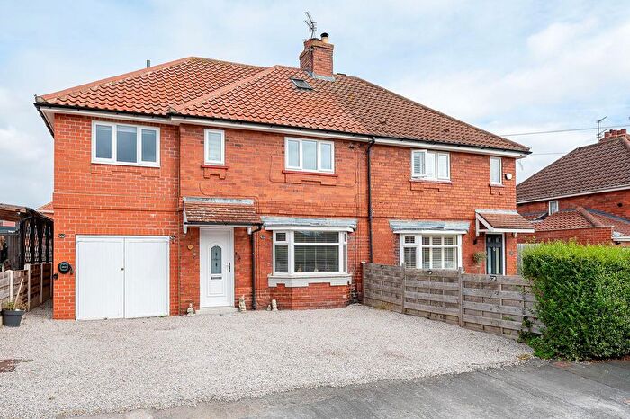 4 Bedroom Semi-Detached House For Sale In Ouseburn Avenue, York, YO26