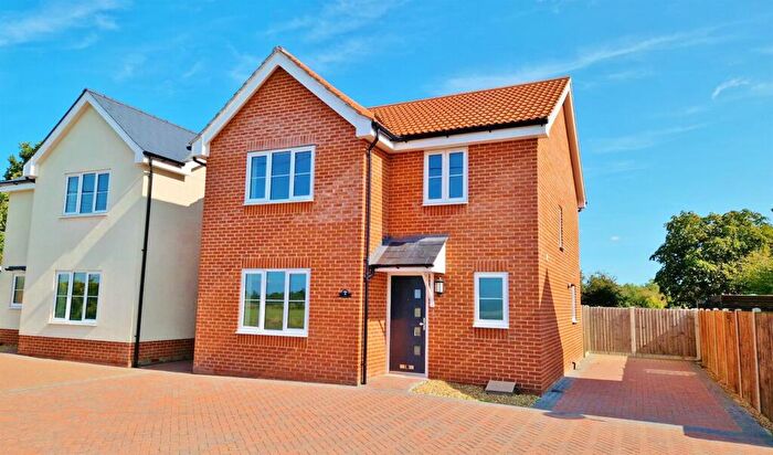 4 Bedroom Detached House For Sale In Colchester Road, Thorpe-le-Soken, CO16