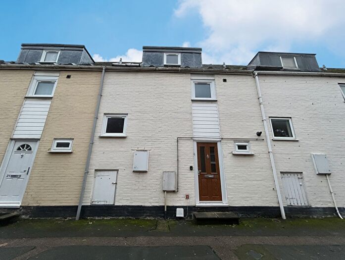 4 Bedroom Property For Sale In Freeman Close, Northolt, Greater London, UB5