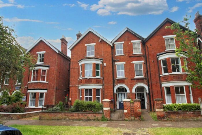 1 Bedroom Apartment To Rent In De Parys Avenue, Bedford, Bedfordshire, MK40