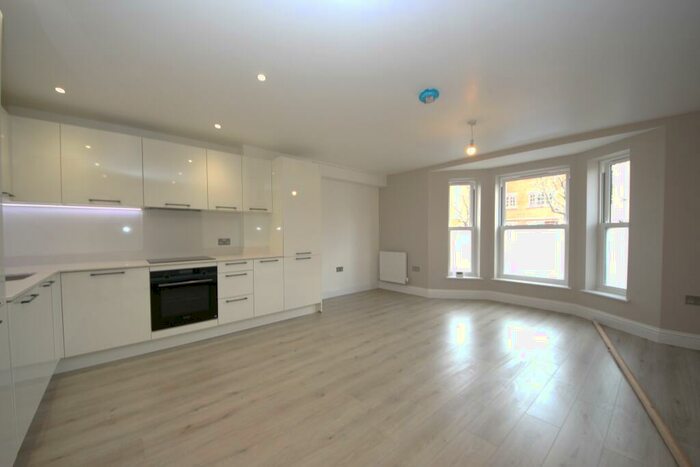 1 Bedroom Flat To Rent In Canbury Park Road - Kingston, KT2