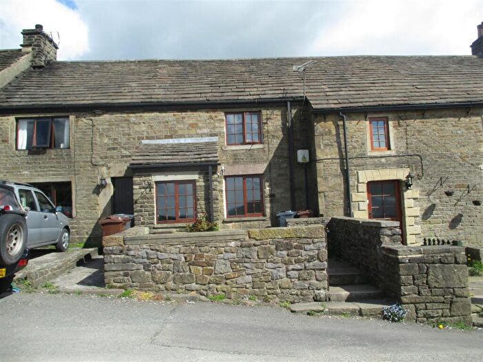 2 Bedroom Terraced House To Rent In Well Close Sparrowpit Buxton, SK17