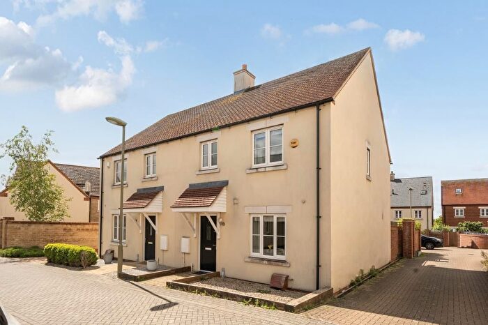 3 Bedroom Semi-Detached House For Sale In Hereford Close, Kingsmere, Bicester, Oxfordshire, OX26
