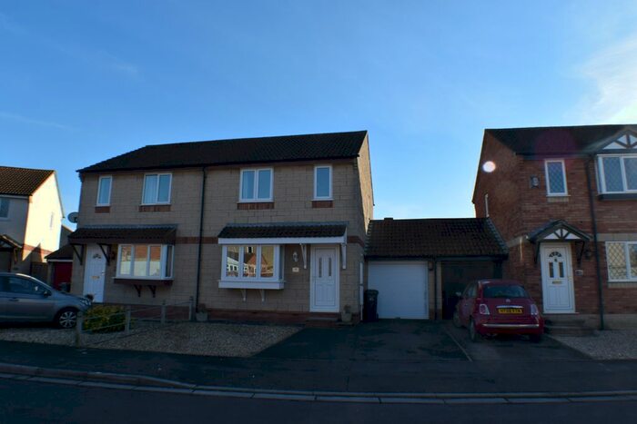 3 Bedroom Semi-Detached House To Rent In Arlington Close, Bridgwater, TA6