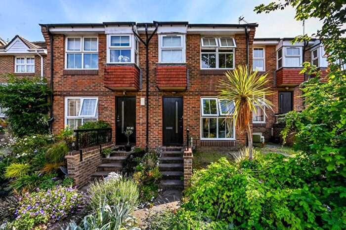 1 Bedroom Flat To Rent In Windmill Rise, Kingston Hill, Kingston Upon Thames, KT2