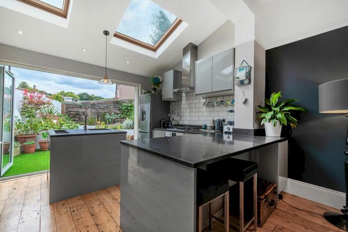 2 Bedroom Flat To Rent In Rosendale Road, West Dulwich SE21