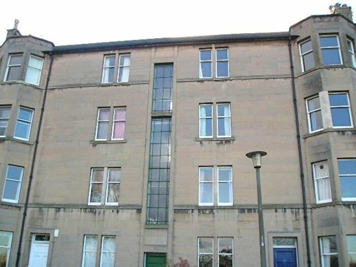 2 Bedroom Flat To Rent In South Learmonth Gardens, Edinburgh, EH4