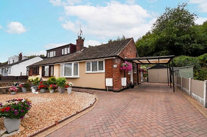 2 Bedroom Semi Detached Bungalow For Sale In New Moss Road, Cadishead, M44